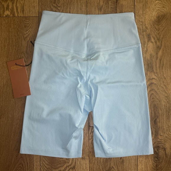 Girlfriend Collective- high rise rib biker short. Retail $90 - Picture 5 of 6